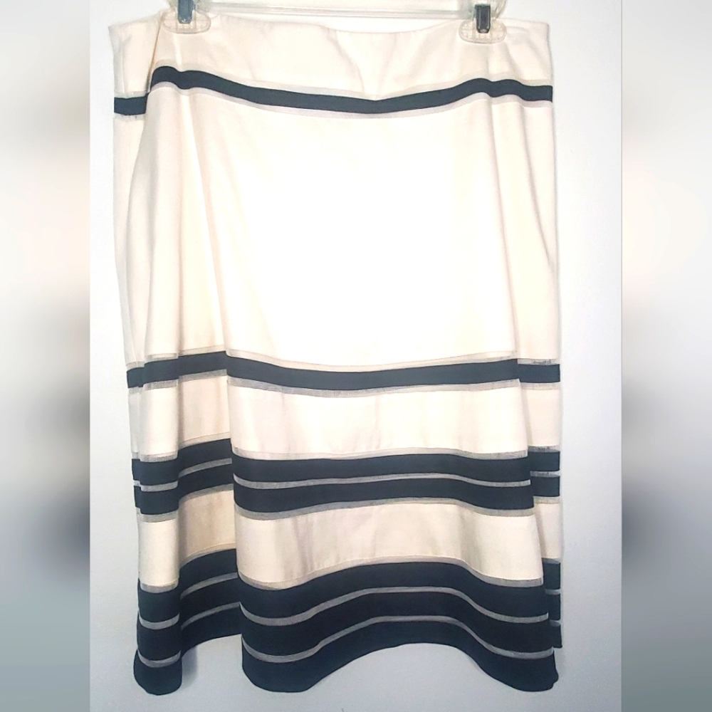 ANN TAYLOR SKIRT - PETITES - A-LINE - OVER THE KNEE